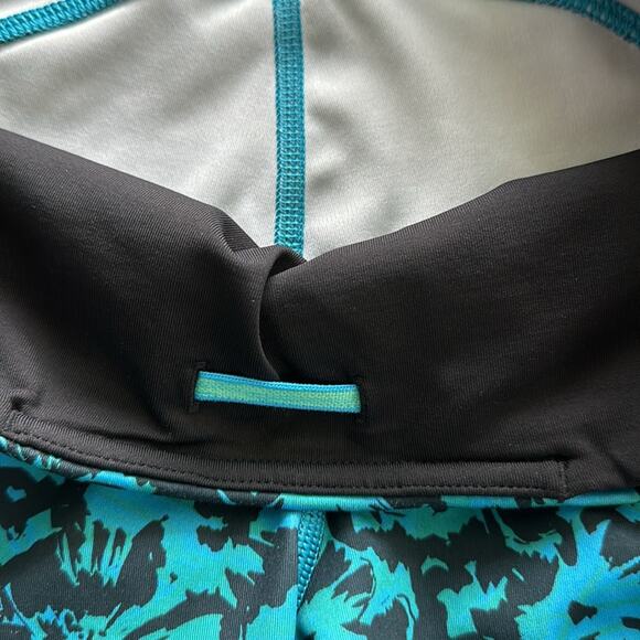 Lululemon Stop At Nothing Crop 18" Leggings Blue/Black Print Size 6 Mid Rise - Picture 5 of 8